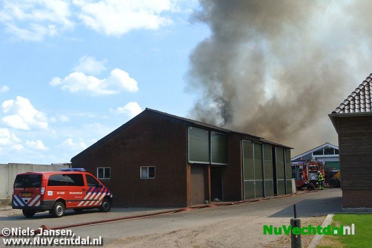 VIDEO Grote brand bij boerderij Muldersstraat Dalfsen - Foto: Niels Jansen