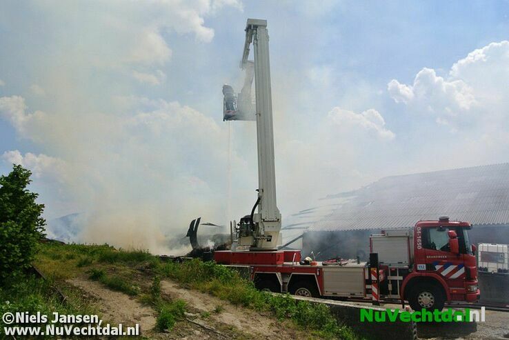 VIDEO Grote brand bij boerderij Muldersstraat Dalfsen - Foto: Niels Jansen