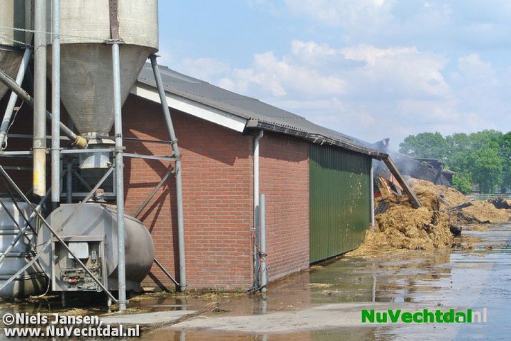 VIDEO Grote brand bij boerderij Muldersstraat Dalfsen - Foto: Niels Jansen