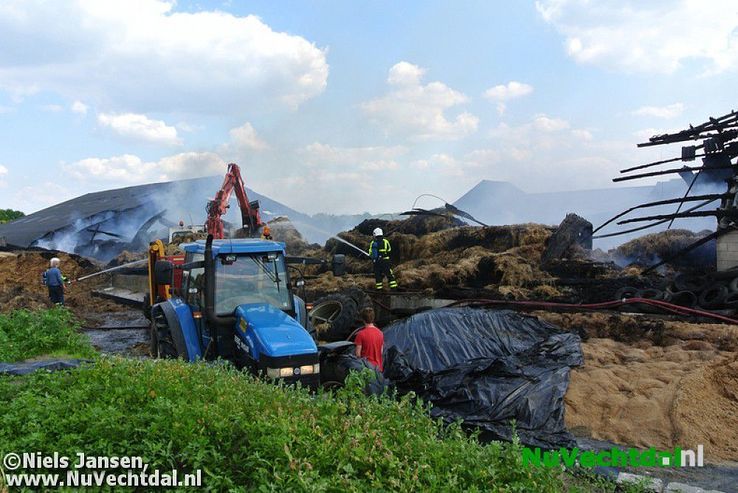 VIDEO Grote brand bij boerderij Muldersstraat Dalfsen - Foto: Niels Jansen