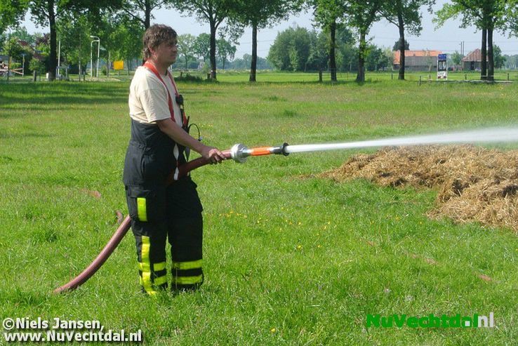 VIDEO Grote brand bij boerderij Muldersstraat Dalfsen - Foto: Niels Jansen