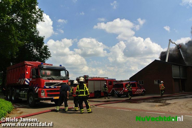 VIDEO Grote brand bij boerderij Muldersstraat Dalfsen - Foto: Niels Jansen