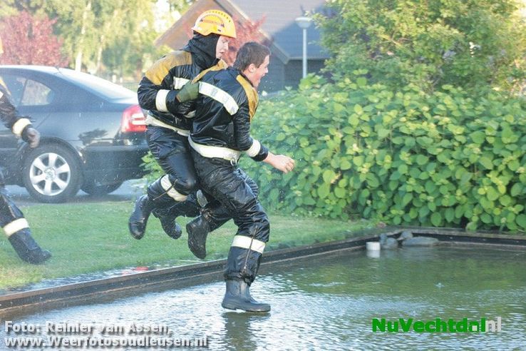 Spectaculair watergevecht Jeugdbrandweer Dalfsen - Foto: Reinier van Assen