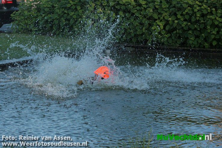 Spectaculair watergevecht Jeugdbrandweer Dalfsen - Foto: Reinier van Assen