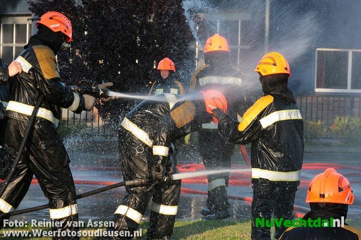 Spectaculair watergevecht Jeugdbrandweer Dalfsen - Foto: Reinier van Assen