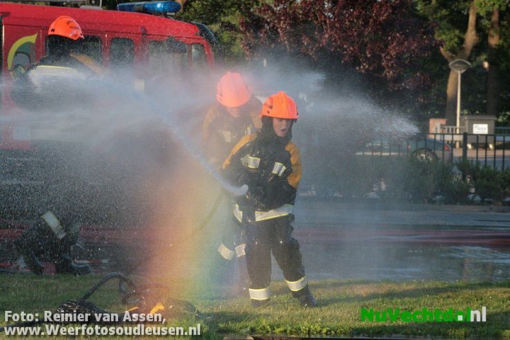 Spectaculair watergevecht Jeugdbrandweer Dalfsen - Foto: Reinier van Assen
