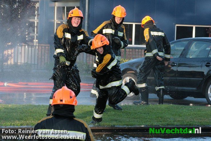 Spectaculair watergevecht Jeugdbrandweer Dalfsen - Foto: Reinier van Assen