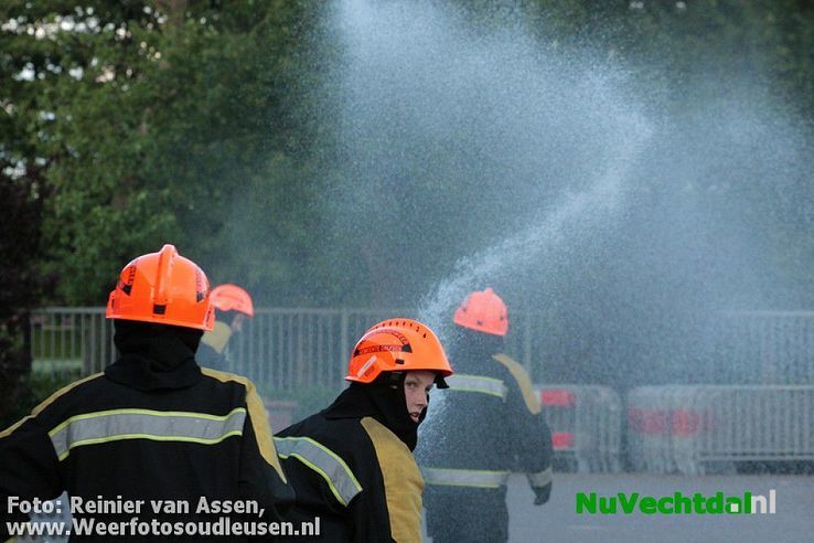 Spectaculair watergevecht Jeugdbrandweer Dalfsen - Foto: Reinier van Assen