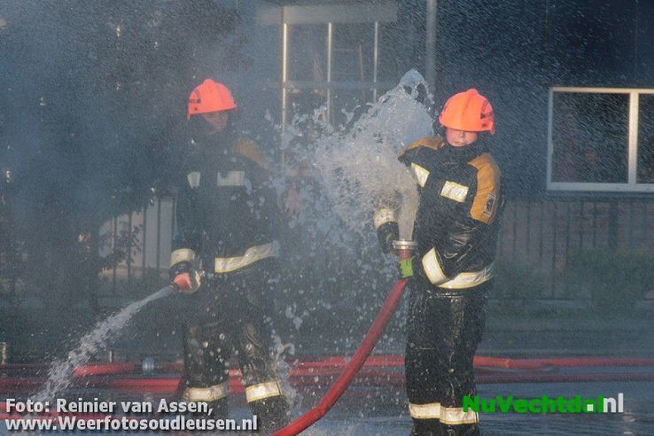 Spectaculair watergevecht Jeugdbrandweer Dalfsen - Foto: Reinier van Assen