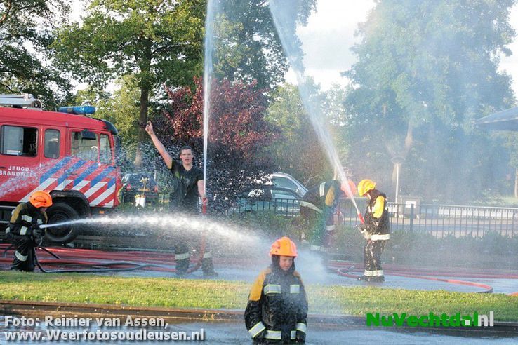 Spectaculair watergevecht Jeugdbrandweer Dalfsen - Foto: Reinier van Assen