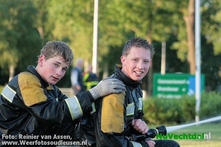 Spectaculair watergevecht Jeugdbrandweer Dalfsen - Foto: Reinier van Assen