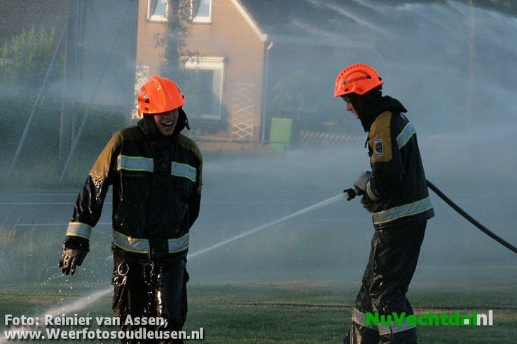 Spectaculair watergevecht Jeugdbrandweer Dalfsen - Foto: Reinier van Assen