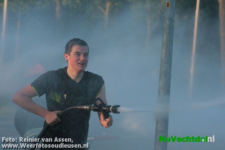 Spectaculair watergevecht Jeugdbrandweer Dalfsen - Foto: Reinier van Assen