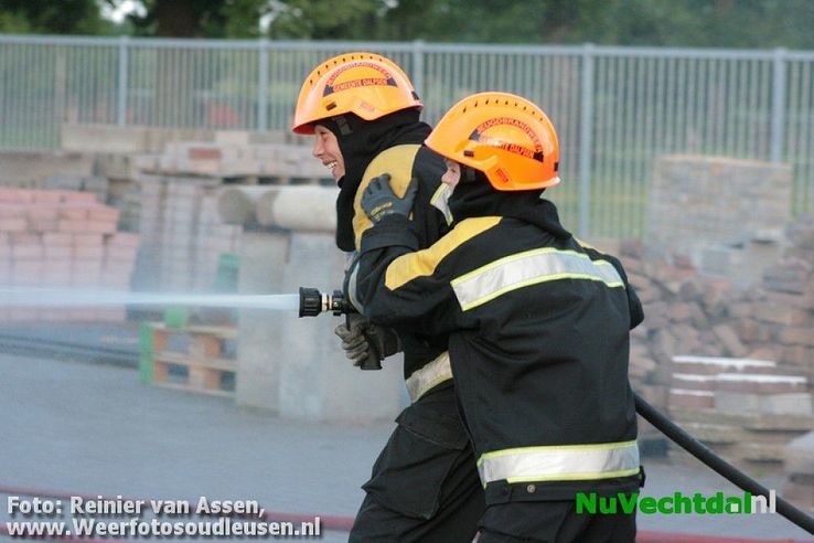 Spectaculair watergevecht Jeugdbrandweer Dalfsen - Foto: Reinier van Assen