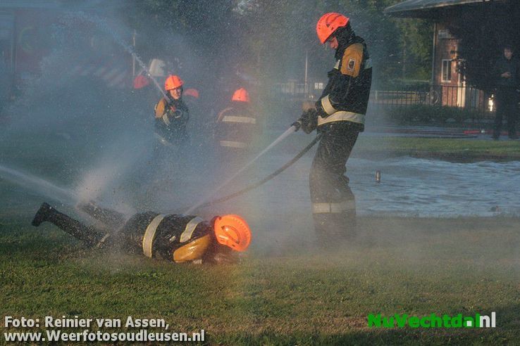 Spectaculair watergevecht Jeugdbrandweer Dalfsen - Foto: Reinier van Assen