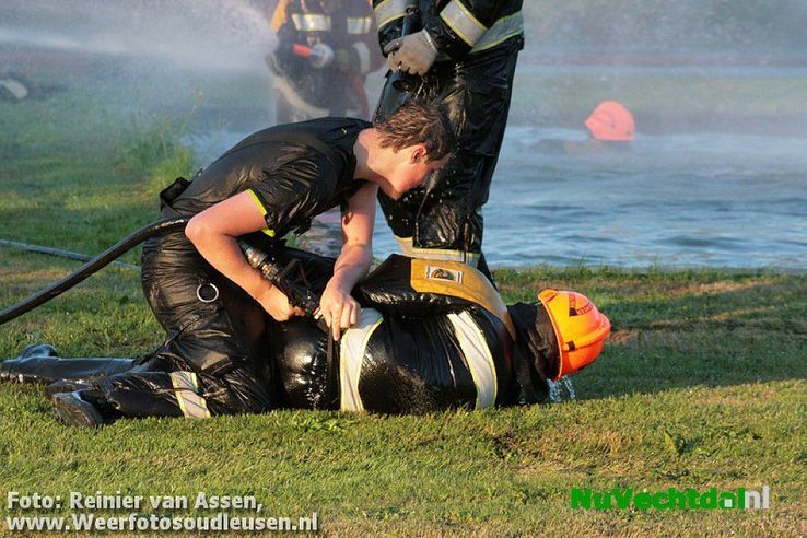 Spectaculair watergevecht Jeugdbrandweer Dalfsen - Foto: Reinier van Assen