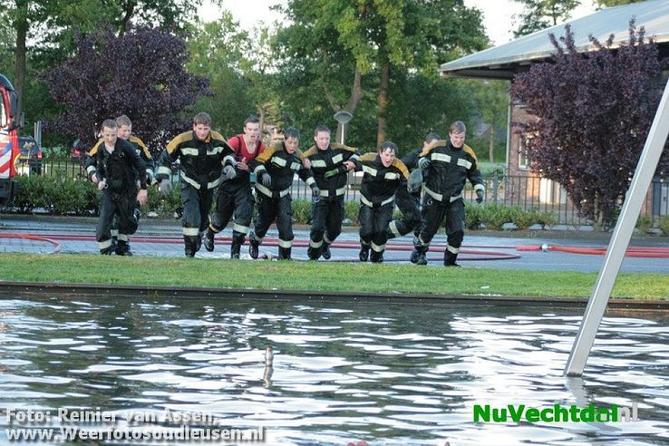 Spectaculair watergevecht Jeugdbrandweer Dalfsen - Foto: Reinier van Assen