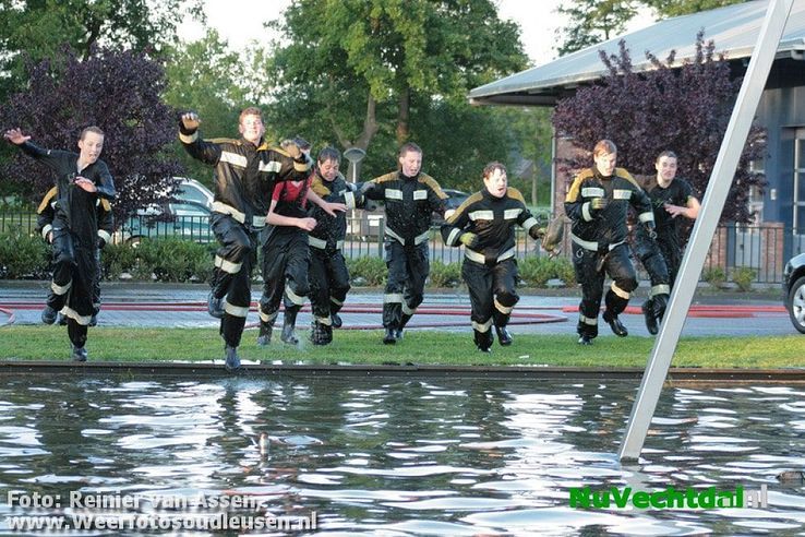 Spectaculair watergevecht Jeugdbrandweer Dalfsen - Foto: Reinier van Assen