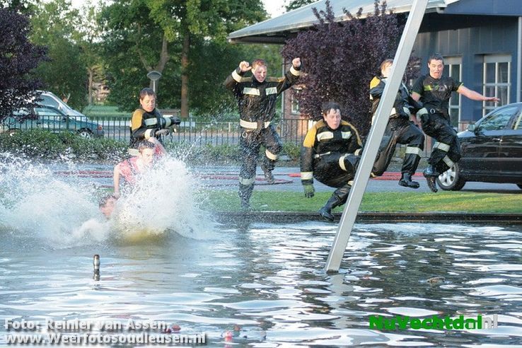 Spectaculair watergevecht Jeugdbrandweer Dalfsen - Foto: Reinier van Assen