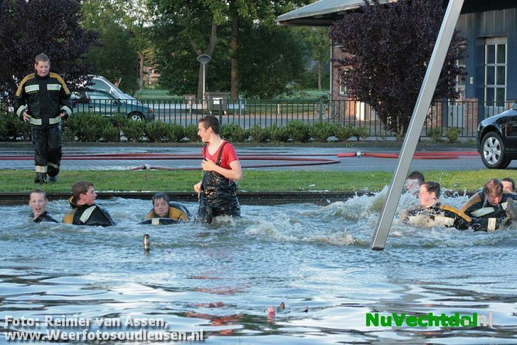 Spectaculair watergevecht Jeugdbrandweer Dalfsen - Foto: Reinier van Assen