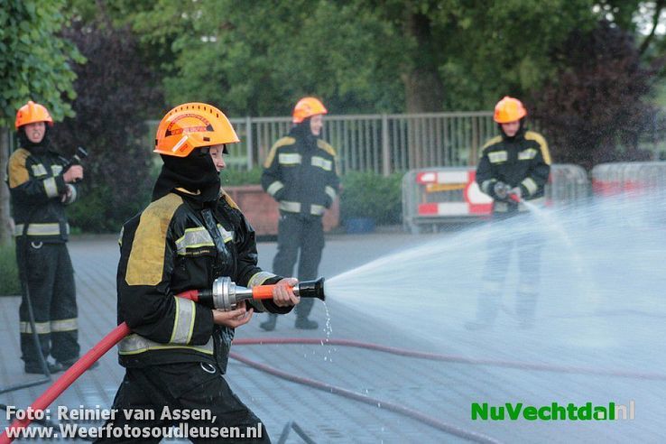 Spectaculair watergevecht Jeugdbrandweer Dalfsen - Foto: Reinier van Assen
