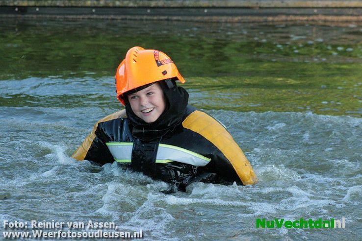 Spectaculair watergevecht Jeugdbrandweer Dalfsen - Foto: Reinier van Assen