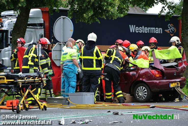 Traumaheli bij dodelijk ongeval Den Hulst Nieuwleusen - Foto: Niels Jansen