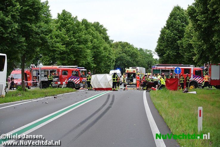 Traumaheli bij dodelijk ongeval Den Hulst Nieuwleusen - Foto: Niels Jansen