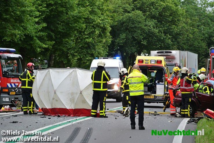 Traumaheli bij dodelijk ongeval Den Hulst Nieuwleusen - Foto: Niels Jansen