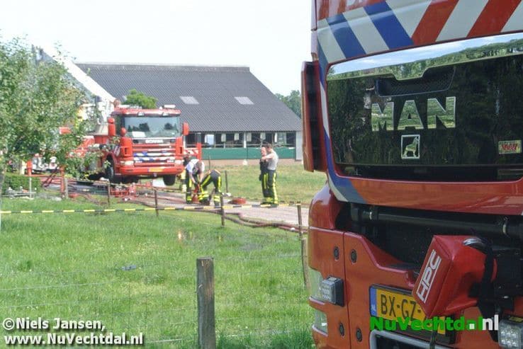 (VIDEO) Zeer grote brand verwoest woningen Oudleusen - Foto: Niels Jansen