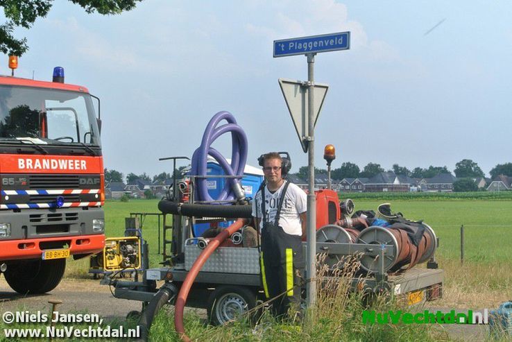 (VIDEO) Zeer grote brand verwoest woningen Oudleusen - Foto: Niels Jansen