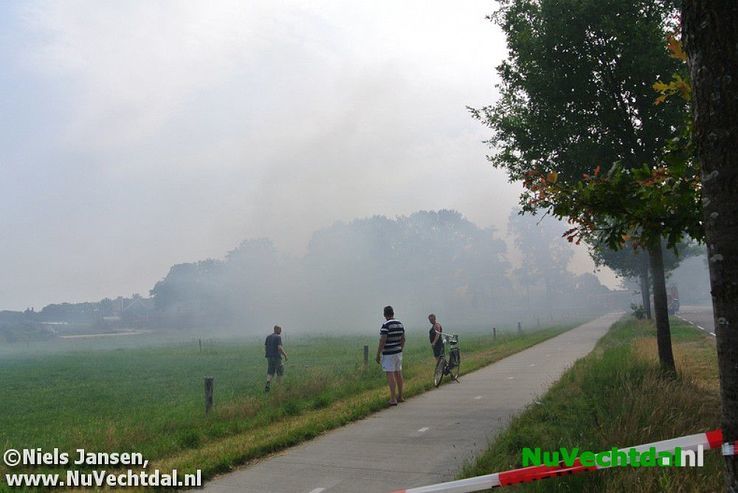 (VIDEO) Zeer grote brand verwoest woningen Oudleusen - Foto: Niels Jansen