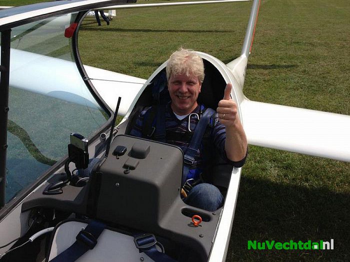 Henry van Ommen 40 jaar lid Aero Club Salland