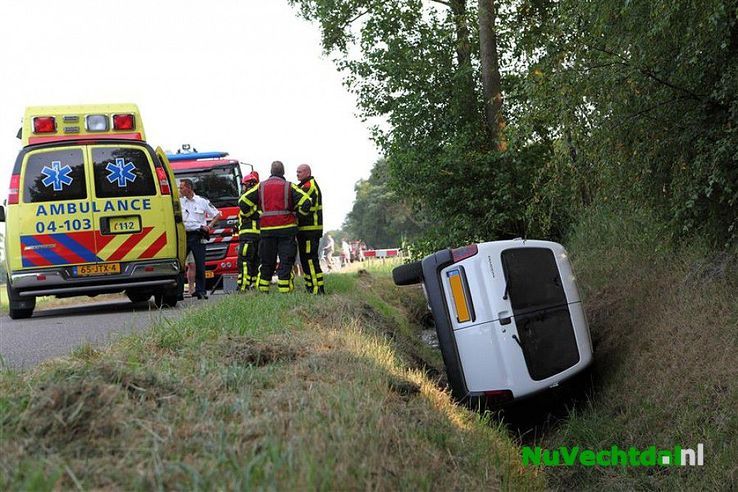 Lichtgewonde bij éénzijdig ongeval Venneweg Dalfsen - Foto: Martin Zwakenberg
