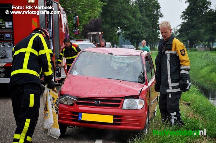 Auto op de kop na aanrijding met tractor Dalmsholte - Foto: Rik Verbeek