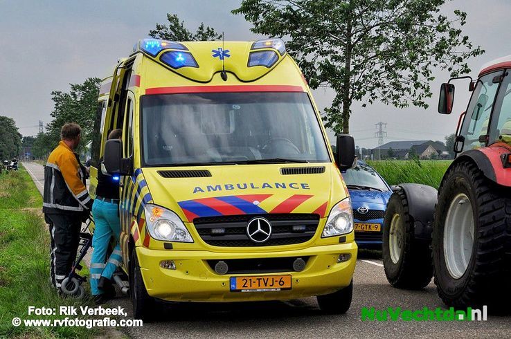 Auto op de kop na aanrijding met tractor Dalmsholte - Foto: Rik Verbeek