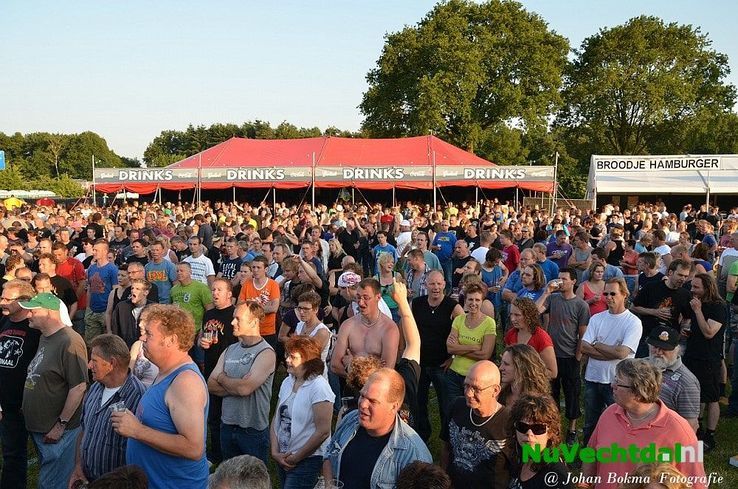 (VIDEO) Optreden Normaal in Dalfsen groot spektakel - Foto: Johan Bokma