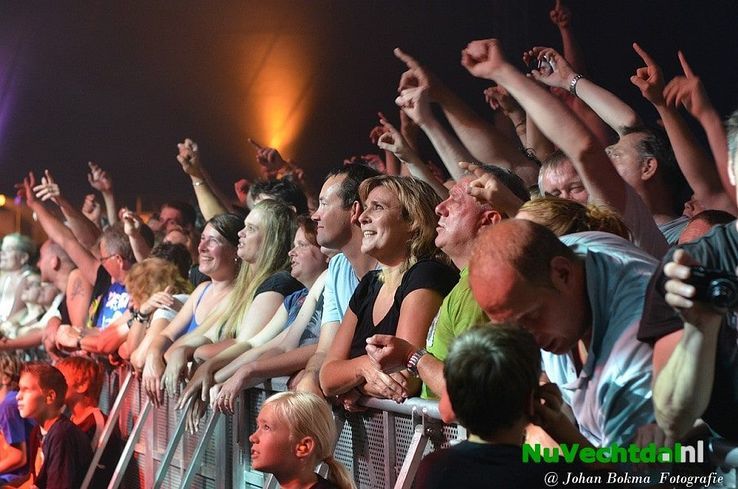 (VIDEO) Optreden Normaal in Dalfsen groot spektakel - Foto: Johan Bokma