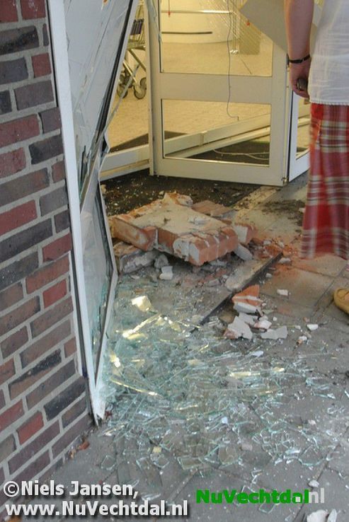 Video: Auto rijdt Action winkel in Dalfsen binnen - Foto: Niels Jansen