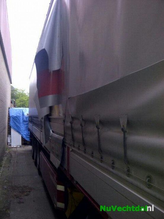 Vrachtwagen met trailer slachtoffer van vandalisme - Foto: Niels Jansen