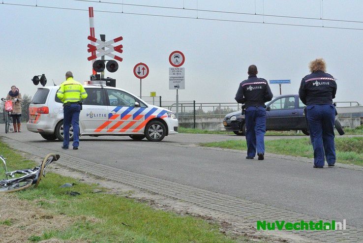 Meisje geschept door auto Nieuwendijk Nieuwleusen - Foto: Niels Jansen
