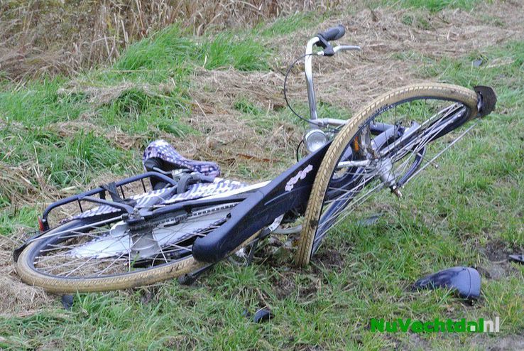 Meisje geschept door auto Nieuwendijk Nieuwleusen - Foto: Niels Jansen