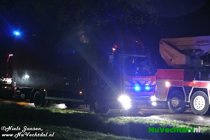Grote brand woonboerderij Hoevenweg Dalfsen (video) - Foto: Niels Jansen
