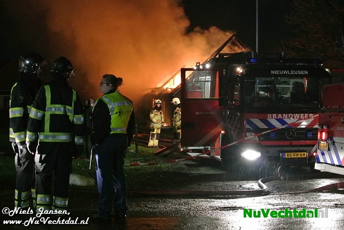 Grote brand woonboerderij Hoevenweg Dalfsen (video) - Foto: Niels Jansen