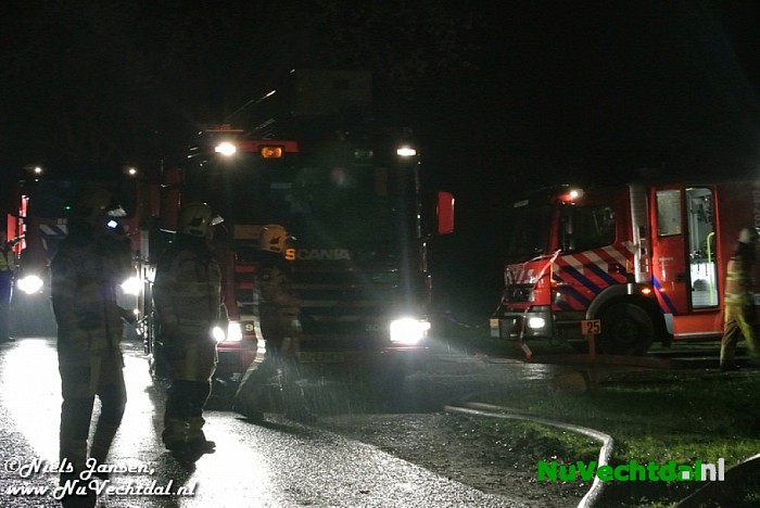 Grote brand woonboerderij Hoevenweg Dalfsen (video) - Foto: Niels Jansen