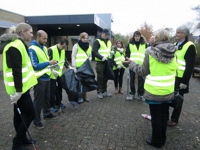 Zwerfafval opruimen en kunstwerken maken in Ommen - Foto: PR
