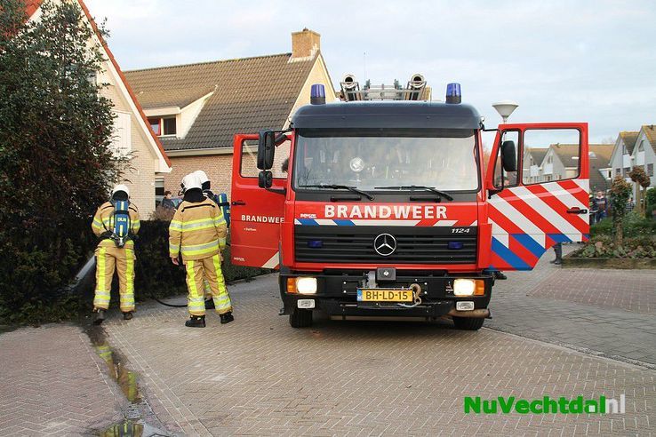 Brand in heg Luukmanserf Dalfsen door vuurwerk