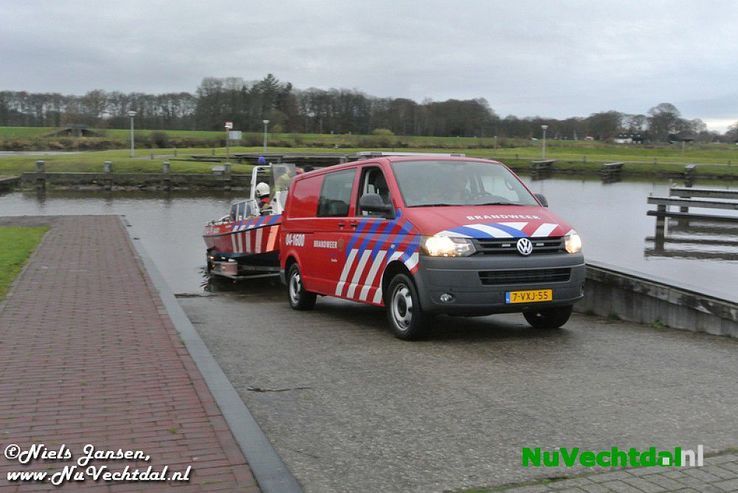 [Foto’s] Zoekactie naar mogelijke drenkeling Stuw Dalfsen - Foto: Niels Jansen