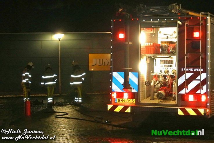 Brandstichting parkeerplaats Emmastraat Dalfsen - Foto: Niels Jansen