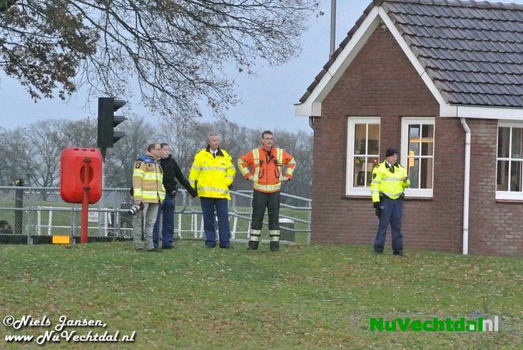 [Foto’s] Zoekactie naar mogelijke drenkeling Stuw Dalfsen - Foto: Niels Jansen